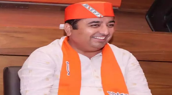 Pradeep Singh Vaghela Resigned: ભાજપના દિગ્ગજ નેતા પ્રદીપસિંહ વાઘેલાએ આપ્યું રાજીનામું, કહ્યું- 7 દિવસ પહેલા... 1 PradipSinh Vaghela