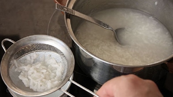 Benefits of rice soup: ત્વચામાં ગ્લો લાવવાની સાથે સાથે ચોખાનું ઓસામણ એકંદર આરોગ્ય સુધારે છે, જાણો તેના ફાયદા