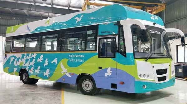 India’s 1st Hydrogen Fuel Cell Bus: કેન્દ્રીય મંત્રીએ દેશની પ્રથમ હાઈડ્રોજન બસને બતાવી લીલી ઝંડી, જાણો શું છે વિશેષતા…