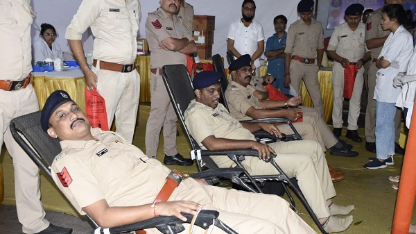 Surat police blood donation camp