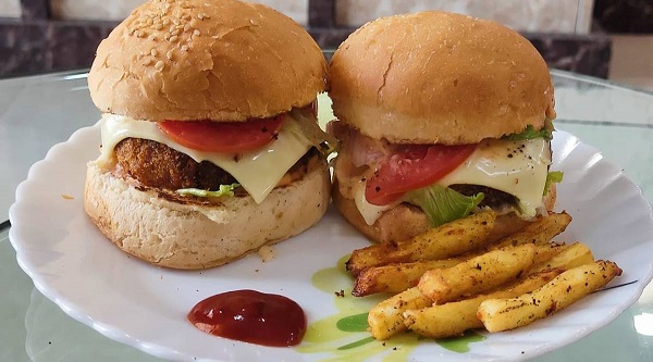 Aloo Tikki Burger Recipe: હવે ઘરે જ બનાવો રેસ્ટોરાં જેવું આલુ ટિક્કી બર્ગર, નોંધી લો રેસિપી…