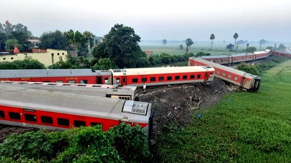 Bihar Train Accident: બિહારમાં મોટી ટ્રેન દુર્ઘટના; 21 ડબ્બા પાટા પરથી ઉતર્યા, આટલા મુસાફરોના થયા મોત…