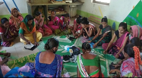 Swachhata Hi Seva: પ્લાસ્ટિક મુક્ત ગામડા બનાવવા માટે કચ્છી મહિલાની ઝુંબેશ…