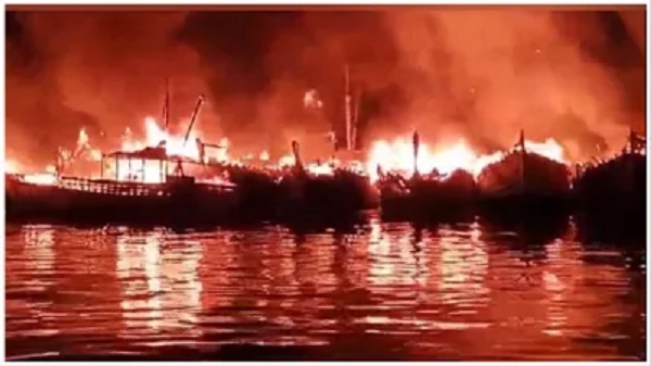 Fishing Harbor Fire: આંધ્ર પ્રદેશના વિશાખાપટ્ટનમમાં થયો મોટો અકસ્માત, 25થી વધુ બોટ સળગીને રાખ