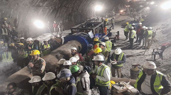 Uttarkashi Tunnel Rescue Update: સુરંગમાં ફસાયેલા શ્રમિકોને બચાવાની કામગારી તેજ, સેના બાદ હવે આ ખાસ ટીમ બહાર કાઢશે