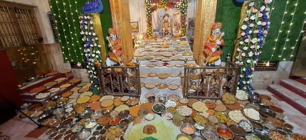Ranchhodraiji Mandir Annakut: અમદાવાદના રણછોડરાયજી મંદિરમાં ભવ્ય અન્નકૂટ સંપન્ન થયું 2 ranchhod rai mandir