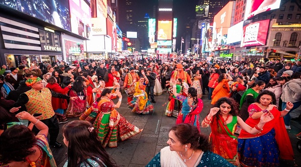 Garba Celebration in Foreign: વિશ્વભરમાં ગરબાની ધૂમ, લોકો ઉત્સવના રંગમાં ડૂબ્યાં