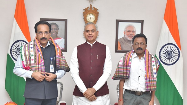 ISRO Chief Meet Guj Governor: ઈસરોના અધ્યક્ષ ડૉ. એસ સોમનાથે રાજ્યપાલ આચાર્ય દેવવ્રત સાથે શુભેચ્છા મુલાકાત કરી