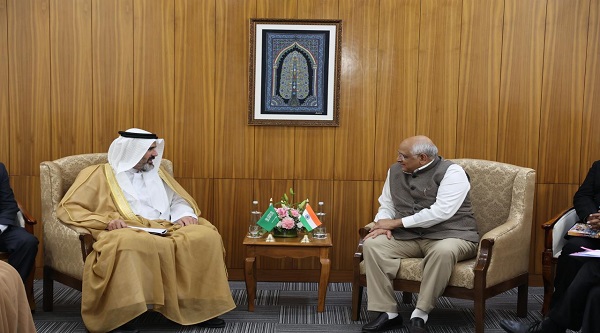 CM Bhupendra Patel Meeting With UAE Minister Of State For Foreign Trade: મુખ્યમંત્રી ભૂપેન્દ્ર પટેલે UAEના વિદેશ વ્યાપાર રાજ્ય મંત્રી સાથે મુલાકાત બેઠક યોજી 1 CM Bhupendra Patel Meeting With UAE Minister Of State For Foreign Trade
