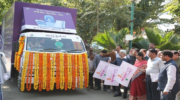 EVM Demonstration Van: મતદાન જાગૃતિ માટે મુખ્ય નિર્વાચન અધિકારી પી.ભારતીએ EVM ડેમોન્સ્ટ્રેશન વાનને કરાવ્યું પ્રસ્થાન