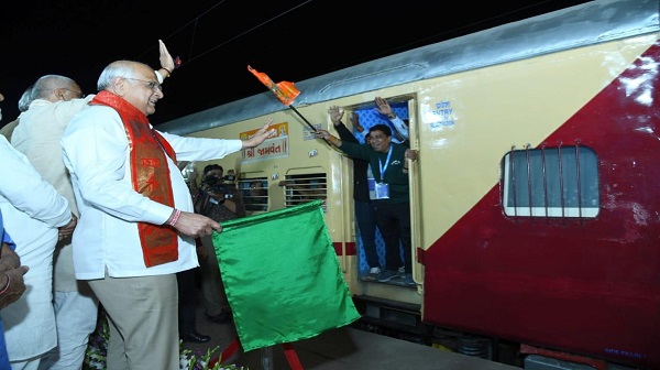 Ayodhya Darshan Train: અમદાવાદથી અયોધ્યા માટે શ્રદ્ધાળુઓને લઈને ઉપડી ટ્રેન, મુખ્યમંત્રીએ કરાવ્યું પ્રસ્થાન