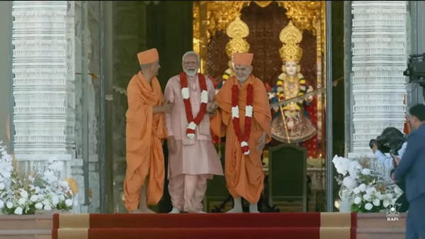 PM Modi Inaugurates Abu Dhabi Hindu Temple: વડાપ્રધાન નરેન્દ્ર મોદીએ અબુ ધાબીમાં બનેલા પ્રથમ હિન્દુ મંદિરનું ઉદ્ઘાટન કર્યું