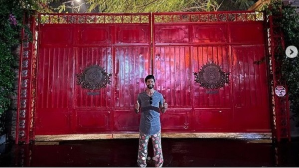 Jadeja Fan pose: ધોનીનો જબરો ફેન બન્યો જાડેજા, માહીના ઘરની બહાર ફોટો પડાવ્યો- સોશિયલ મીડિયા પર કરી પોસ્ટ