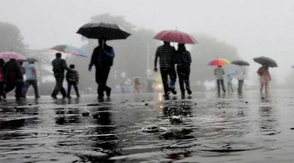 Gujarat Rains Update: ગુજરાતના આ વિસ્તારોમાં મોડી રાત્રે પડ્યો કમોસમી વરસાદ….