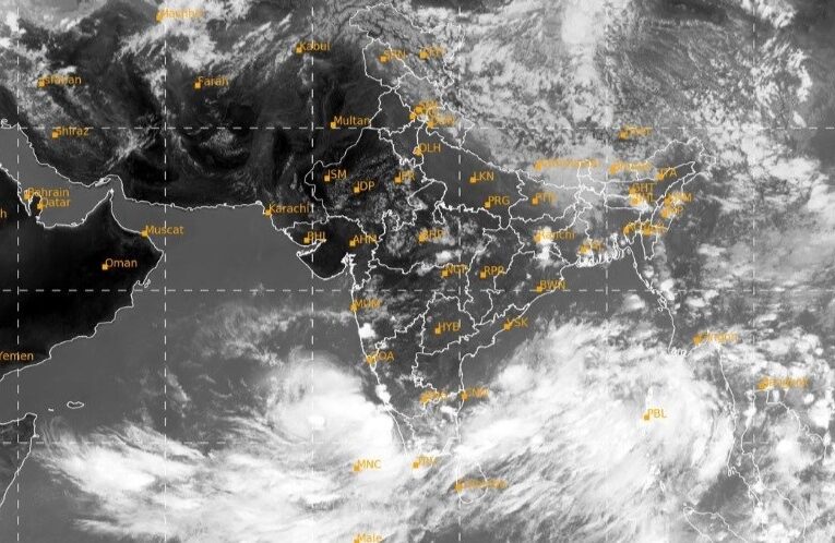 Cyclone Update: હવામાન વિભાગની મોટી આગાહી! આ રાજ્યો પર તોળાઈ રહ્યુ છે વાવાઝોડાનું સંકટ 6 Cyclone Update: હવામાન વિભાગની મોટી આગાહી! આ રાજ્યો પર તોળાઈ રહ્યુ છે વાવાઝોડાનું સંકટ