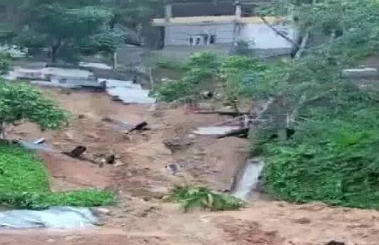 Mizoram stone quarry collapsed: આઈઝોલમાં ભારે વરસાદને કારણે પથ્થરની ખાણ ધસી પડતા 7 લોકોના મોત, રેસ્ક્યુ કામગીરી યથાવત