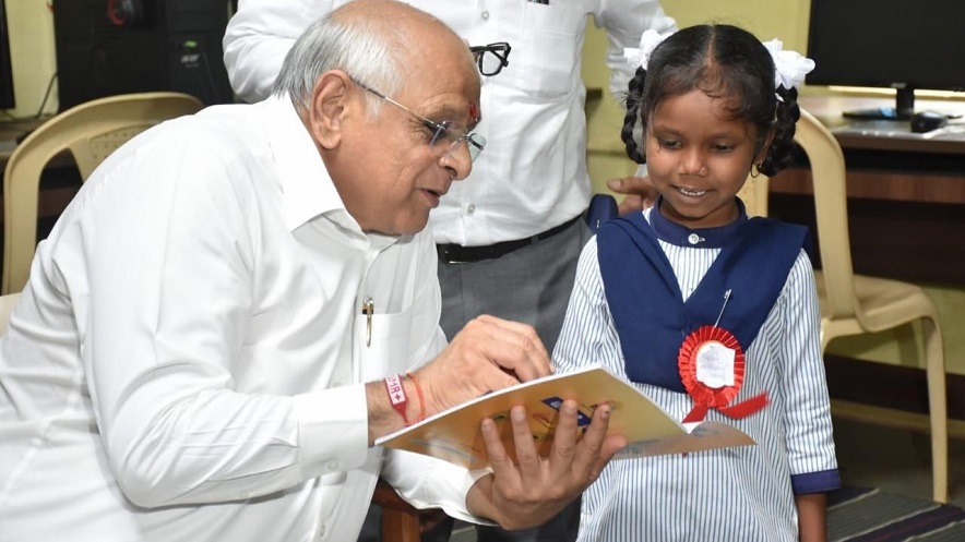 Shala Praveshotsav-2024: શાળા પ્રવેશોત્સવ-2024 ડાંગના બીલીઆંબાથી રાજ્યવ્યાપી પ્રારંભ કરાવતા મુખ્યમંત્રી 1 CM with student