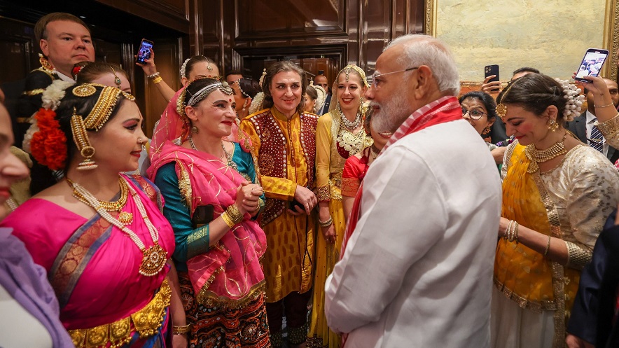 PM modi meet indian in Russia