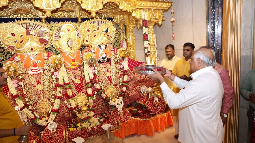 Amdavad rathyatra-2024: અમદાવાદમાં જગન્નાથજીની ૧૪૭મી રથયાત્રાને નગર ચર્યા પ્રસ્થાન કરાવતા મુખ્યમંત્રી ભુપેન્દ્ર પટેલ 1 rathyatra cm aarti