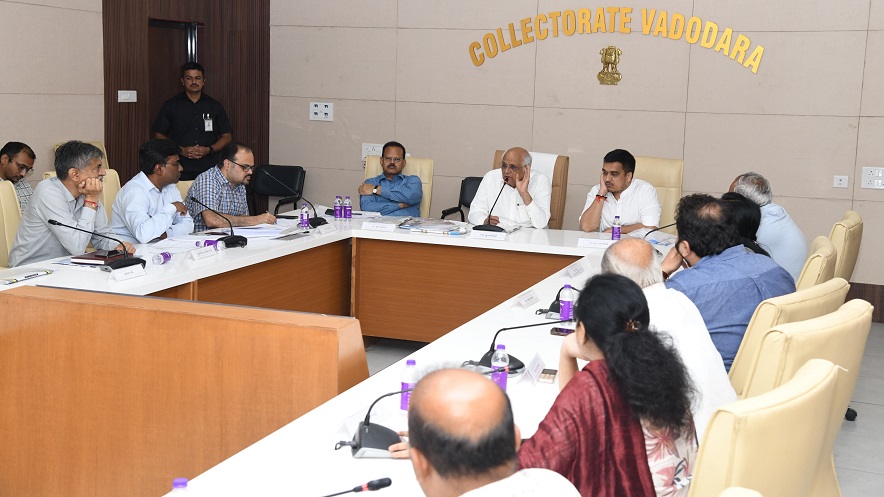 cm vadodara flood meeting