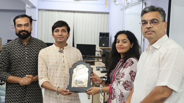 Author Ram Mori honored by NIMCJ: ગુજરાતી ફિલ્મોના યુવા પટકથા લેખક રામ મોરીનું એનઆઇએમસીજે દ્વારા સન્માન