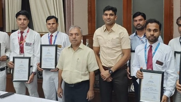 8 employees of Rajkot division honored: રાજકોટ ડિવિઝનના 8 કર્મચારીઓને ડીઆરએમએ કર્યા સન્માનિત