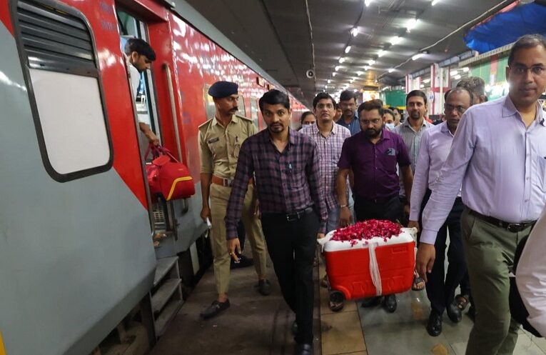 Six day old baby organ donation: માત્ર છ દિવસના ઠુંમર પરિવારના બાળકના પાંચ અંગોના દાનથી ચાર “જીવનદીપ” રોશન…