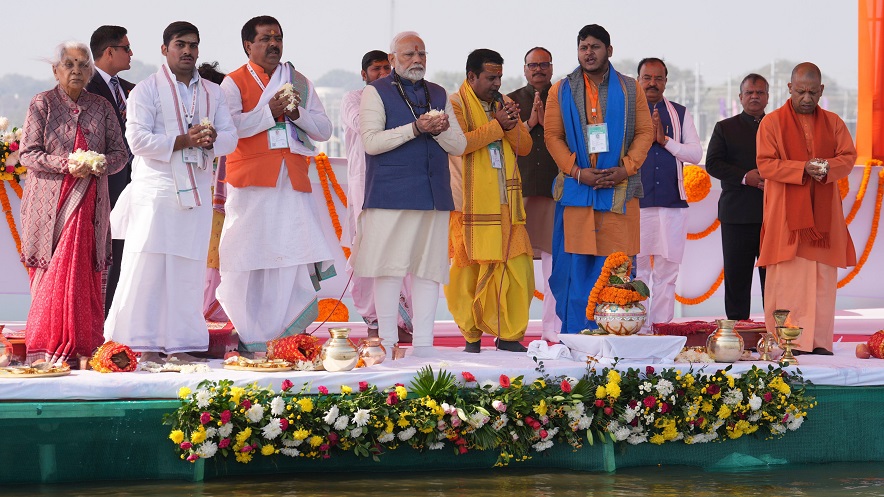 PM at prayagraj pooja