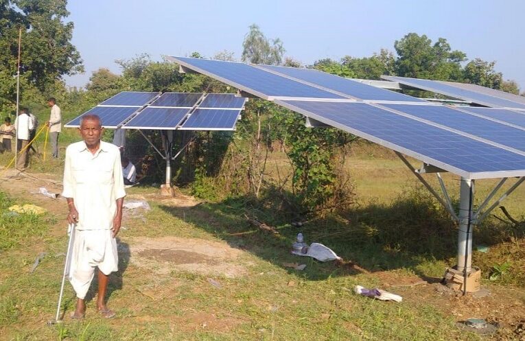 Solar Pump: રાજ્યમાં 7700થી વધુ ખેડૂતોએ સોલાર પંપનો ઉપયોગ શરૂ કરીને વીજળીની બચત કરી 1 Solar Pump: રાજ્યમાં 7700થી વધુ ખેડૂતોએ સોલાર પંપનો ઉપયોગ શરૂ કરીને વીજળીની બચત કરી