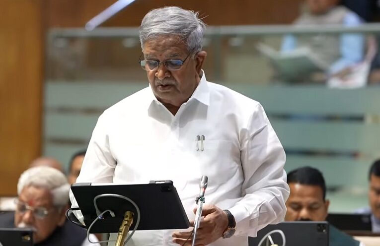 Gujarat budget announcement: નાણા મંત્રી કનુભાઇ દેસાઇનુ અંદાજપત્રના ઉદ્બોધન; વાંચો સંપૂર્ણ માહિતી 1 Gujarat budget announcement: નાણા મંત્રી કનુભાઇ દેસાઇનુ અંદાજપત્રના ઉદ્બોધન; વાંચો સંપૂર્ણ માહિતી