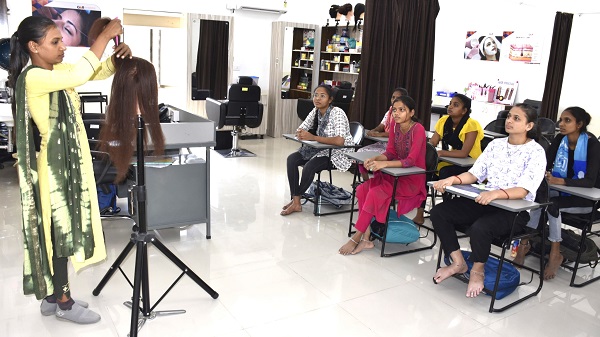 Ekta Skill Development Centre: છેલ્લા ચાર વર્ષમાં આદિવાસી વિસ્તારના 2048થી વધુ યુવક યુવતીઓ તાલીમ મેળવી 3 sou