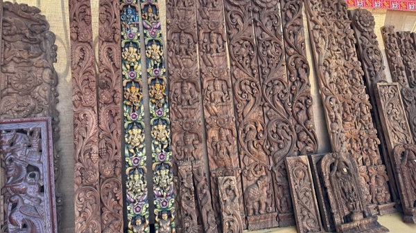 Madhavmala Wood Carving: માધવમાલાની અંદાજિત ૫૦૦ વર્ષ જૂની વુડ કાર્વિંગની પરંપરાગત કળા આજે પણ જીવંત; વાંચો વિગત 4 Madhavmala Wood Carving