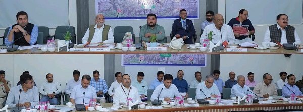 Meeting with MPs by GM WR: પશ્ચિમ રેલવેના જનરલ મેનેજરે સાંસદો સાથેની બેઠકમાં વિવિધ મહત્વના મુદ્દાઓ પર ચર્ચા કરી 3 Meeting with MPs by GM WR