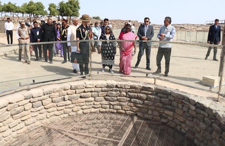 President visited Dholavira: રાષ્ટ્રપતિ દ્રૌપદી મુર્મુજીએ ધોળાવીરાની મુલાકાત લીધી