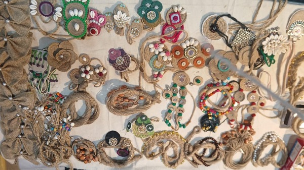 Jute jewelry startup: અવનવી જૂટની જ્વેલરીનું સ્ટાર્ટઅપ શરૂ કર્યું ચાર સખીઓએ સાથે મળીને 3 Jute jewelry startup