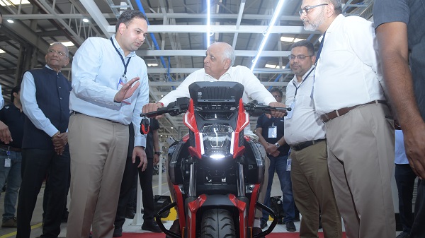 Country's first geared E-bike: દેશના સૌ પ્રથમ ગિયર્ડ ઇલેક્ટ્રિક મોટર બાઈક પ્લાન્ટનો શુભારંભ 3 Country's first geared E-bike: CM bhupendra patel