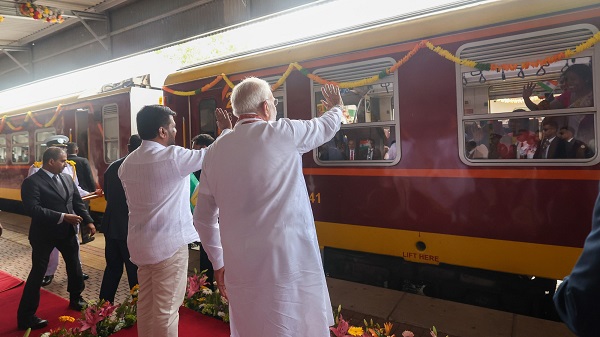 PM Modi inaugurates Pamban Bridge: રામેશ્વરમનો નવો પમ્બન પુલ ટેકનોલોજી અને પરંપરાને એકસાથે લાવે છેઃ પ્રધાનમંત્રી 6 PM train passenger bye