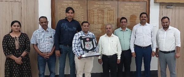 Public Grievance Redressal: જાહેર ફરિયાદોના નિવારણમાં પશ્ચિમ રેલ્વેના તમામ ડિવિઝનો માં રાજકોટ ડિવિઝન ટોચ પર 3 rjt trophy
