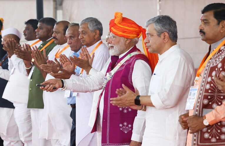 PM Gujarat Visit: આપણા દેશની પ્રગતિ માટે જે કંઈ જરૂરી છે તે અહીં, ભારતમાં જ થવું જોઈએ: પીએમ