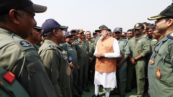 PM full conversation with soldiers: આપણા રાષ્ટ્રનું રક્ષણ કરવામાં તેમની હિંમત અને વ્યાવસાયિકતા પ્રશંસનીય છે: પીએમ 3 PM modi visit airforce Soldiers