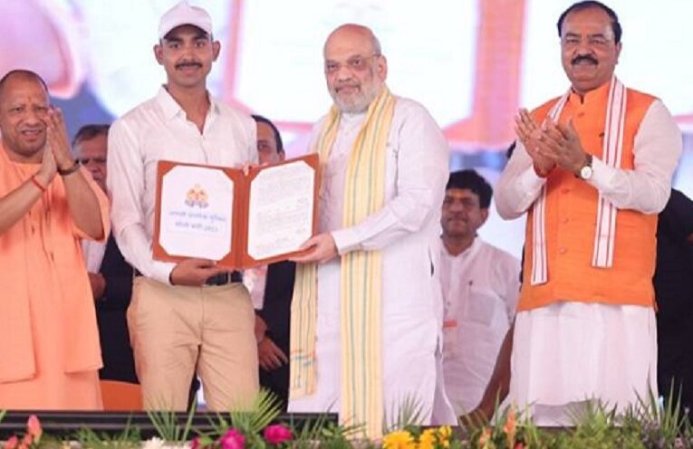 Appointment letters to Civil Police Constables: કેન્દ્રીય ગૃહ મંત્રી અમિત શાહે લખનૌમાં સિવિલ પોલીસ કોન્સ્ટેબલોને નિમણૂક પત્રોનું કર્યું વિતરણ 1 Appointment letters to Civil Police Constables: કેન્દ્રીય ગૃહ મંત્રી અમિત શાહે લખનૌમાં સિવિલ પોલીસ કોન્સ્ટેબલોને નિમણૂક પત્રોનું કર્યું વિતરણ