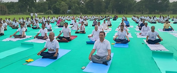 International Yoga Day: રાજકોટ રેલવે ડિવિઝન દ્વારા ‘આંતરરાષ્ટ્રીય યોગ દિવસ’ ની ઉત્સાહપૂર્વક ઉજવણી 3 rjt yog