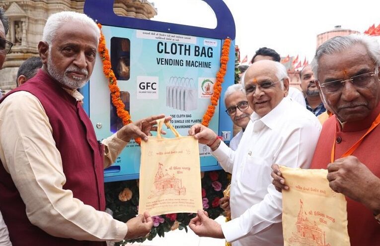 Bag ATM: બેગ એટીએમ દ્વારા નાગરીકોએ કર્યો એક લાખથી વધુ કાપડની થેલીનો ઉપયોગ