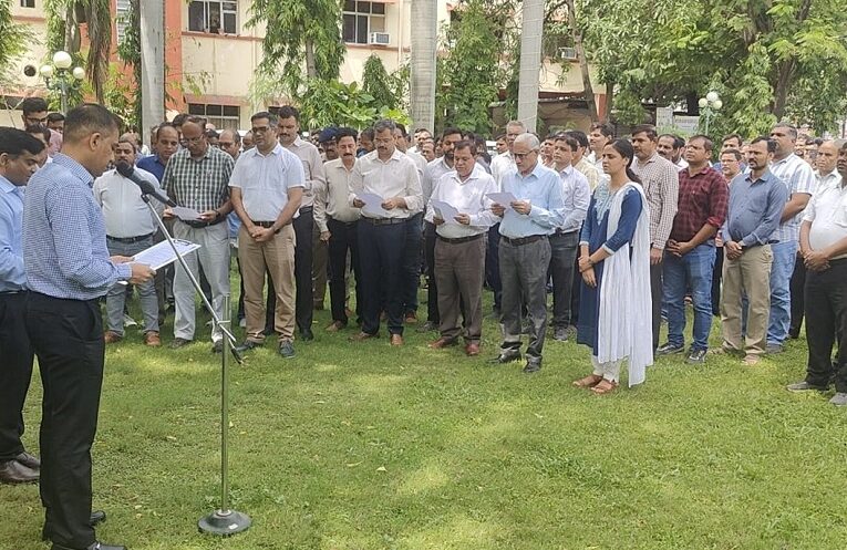 VDR Cleanliness Campaign: વડોદરા ડિવિઝન પર ‘સ્વાતંત્ર્ય દિવસ સમારોહ – 2025’ અંતર્ગત સ્વચ્છતા અભિયાનનો શુભારંભ