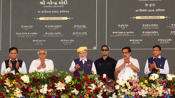 Chip to Ship: વિકાસ કામોનાં ખાતમૂહુર્ત, લોકાર્પણ અને વિવિધ પ્રોજેક્સનું રાષ્ટ્રાર્પણ કરતાં વડાપ્રધાન 4 Chip to Ship: pm modi bhavnagar
