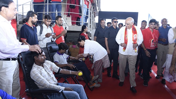 PM Modi's 75th birthday: ગૃહરાજ્યમંત્રી હર્ષ સંઘવીએ વિશ્વનું સૌથી મોટુ 'મેગા બ્લડ ડોનેશન કેમ્પ'નું ઉદ્ઘાટન કર્યું 3 PM Modi's 75th birthday