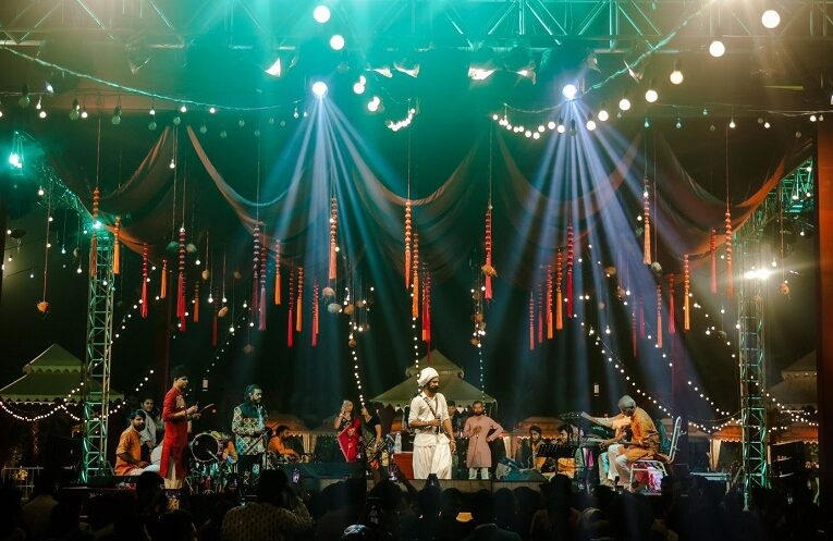 Sanedo Mandali: સનેડો મંડળીનો અનોખો ગરબા: પરંપરા અને આધુનિકતાનો સંગમ 1 Sanedo Mandali: સનેડો મંડળીનો અનોખો ગરબા: પરંપરા અને આધુનિકતાનો સંગમ