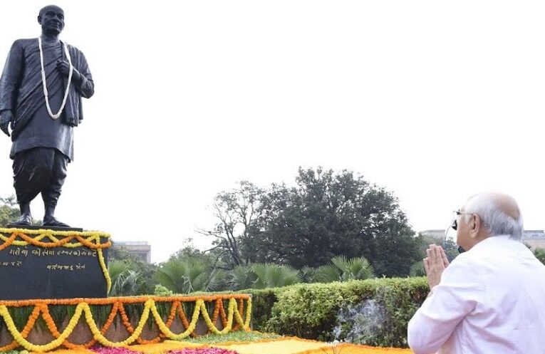Sardar Patel jayanti: ગુજરાત વિધાનસભામાં પુષ્પાંજલિ અર્પણ વિધિ યોજાઈ 1 Sardar Patel jayanti: ગુજરાત વિધાનસભામાં પુષ્પાંજલિ અર્પણ વિધિ યોજાઈ