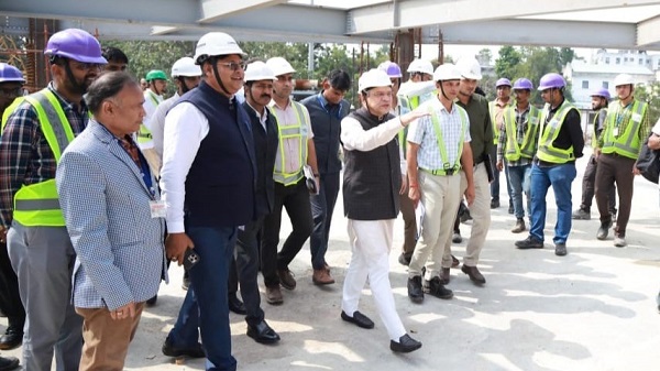 Railway Minister visits Ahmedabad station