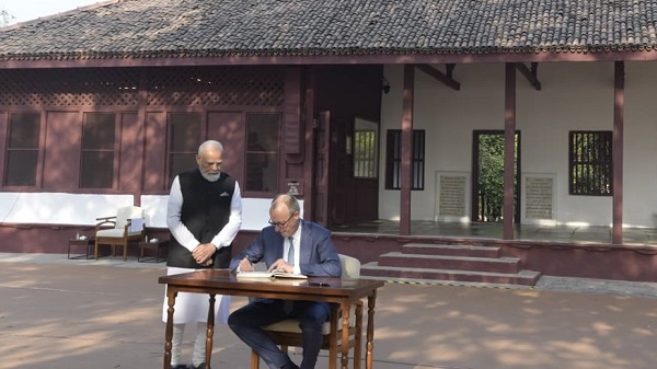 pm visit gandhi ashram 2
